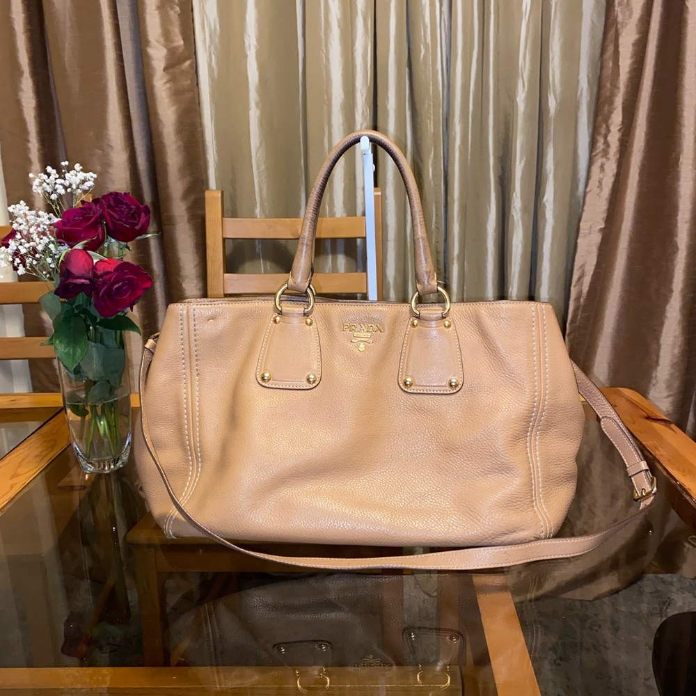 ❤️LARGE LEATHER PRADA 2 WAY BAG❤️